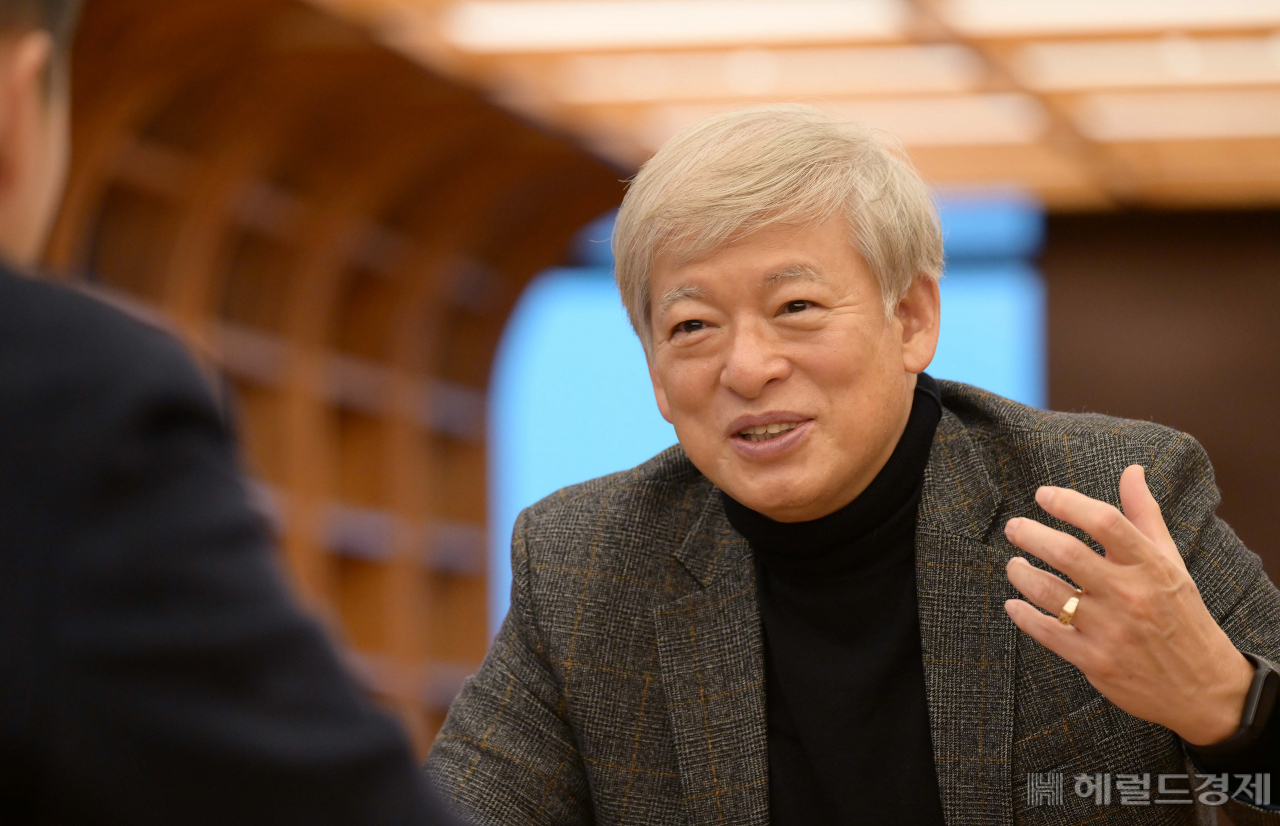 14일 오후 서울 종로구 SK서린동빌딩에서 염재호 SK이사회 의장이 본지와 인터뷰를 하고 있다. 이상섭 기자