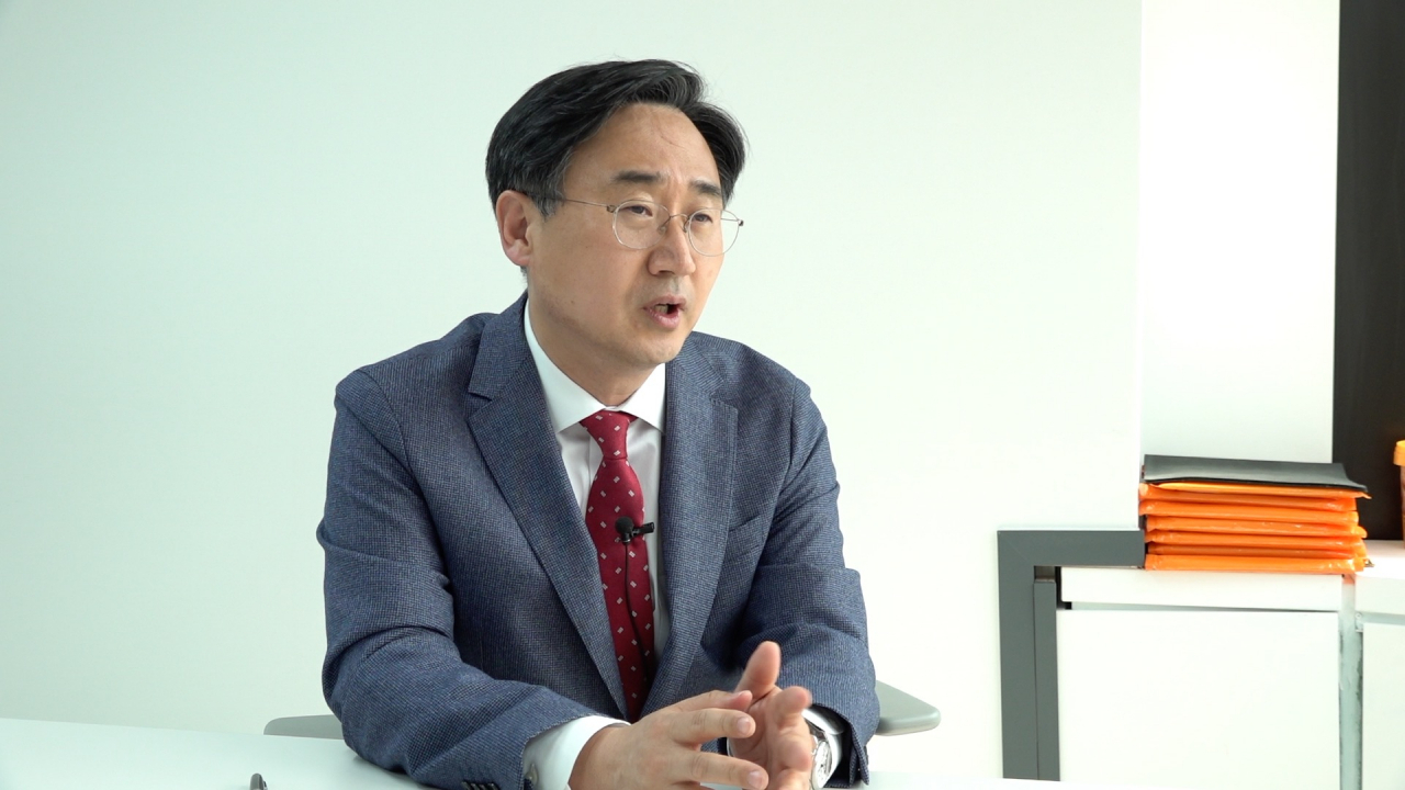 윤석열 대통령 당선인의 외교안보공약을 설계한 신범철 경제사회연구원 외교안보센터장은 헤럴드경제와의 인터뷰에서 당당한 외교와 튼튼한 안보 구축을 강조했다. [안경찬 PD]