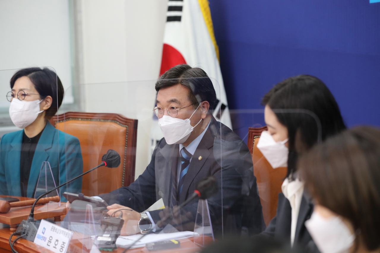 윤호중 더불어민주당 공동비대위원장이 18일 서울 여의도 국회에서 열린 비상대책위원회의에서 발언하고 있다. [연합]