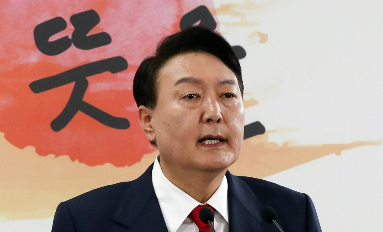 윤석열 대통령 당선인이 20일 오전 서울 종로구 삼청동 대통령직인수위원회 회견장에서 대통령실 용산 이전과 관련해 기자회견을 하고 있다. [국회사진기자단]