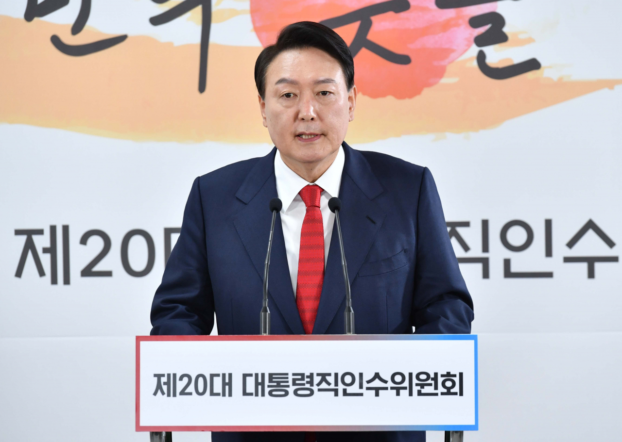 윤석열 대통령 당선인이 20일 오전 서울 종로구 삼청동 대통령직인수위원회 회견장에서 대통령실 용산 이전과 관련해 기자회견을 하고 있다. [연합]