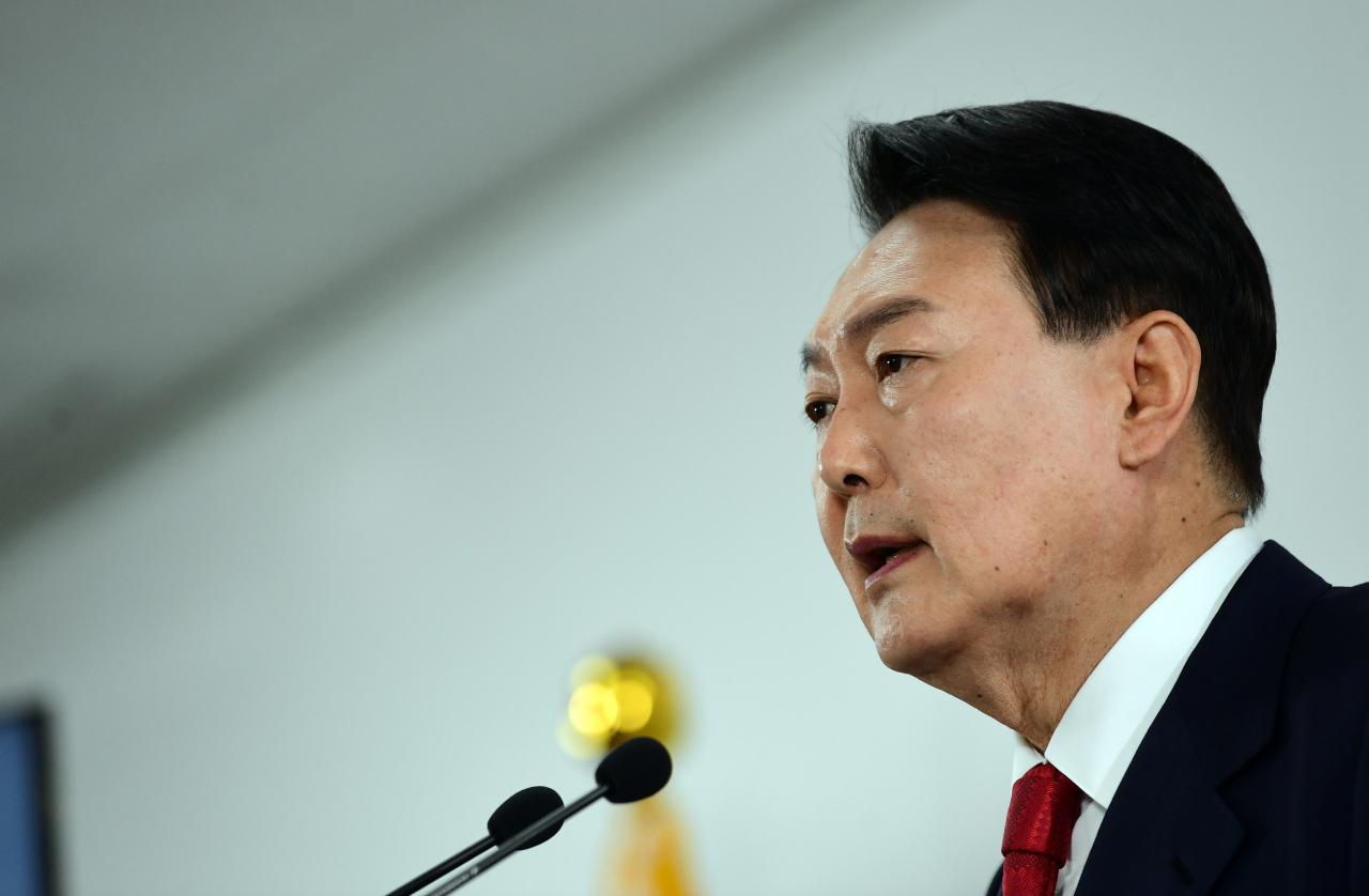 윤석열 대통령 당선인이 20일 오전 서울 종로구 삼청동 대통령직인수위원회 회견장에서 대통령실 용산 이전과 관련해 기자회견을 하고 있다.[연합]