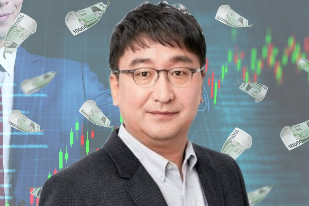 김효섭 전 크래프톤 대표가 스톡옵션 행사로 인한 차익 198억9000만원을 포함해 지난해 총 219억원의 연봉을 받아 '연봉킹'에 올랐다. 공교롭게도 그의 매도 후 크래프톤 주가는 반 토막이 났다.