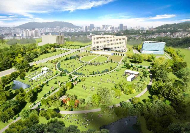 윤석열 대통령 당선인이 취임 후 집무실을 서울 용산구 국방부 청사로 옮기는 계획을 확정하면서 그에 따른 집무실과 주변 공간 구성 방안에 관심이 쏠린다. 사진은 윤석열 대통령 당선인이 20일 오전 서울 종로구 삼청동 대통령직인수위원회 회견장에서 열린 기자회견에서 공개한 용산 대통령 집무실·시민공원 조감도. [윤석열 대통령 당선인 대변인실 제공. 재판매 및 DB 금지]
