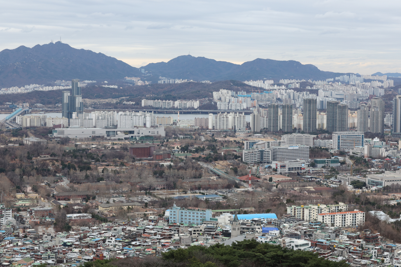 서울 남산에서 바라본 용산구 국방부 일대 전경. [연합]