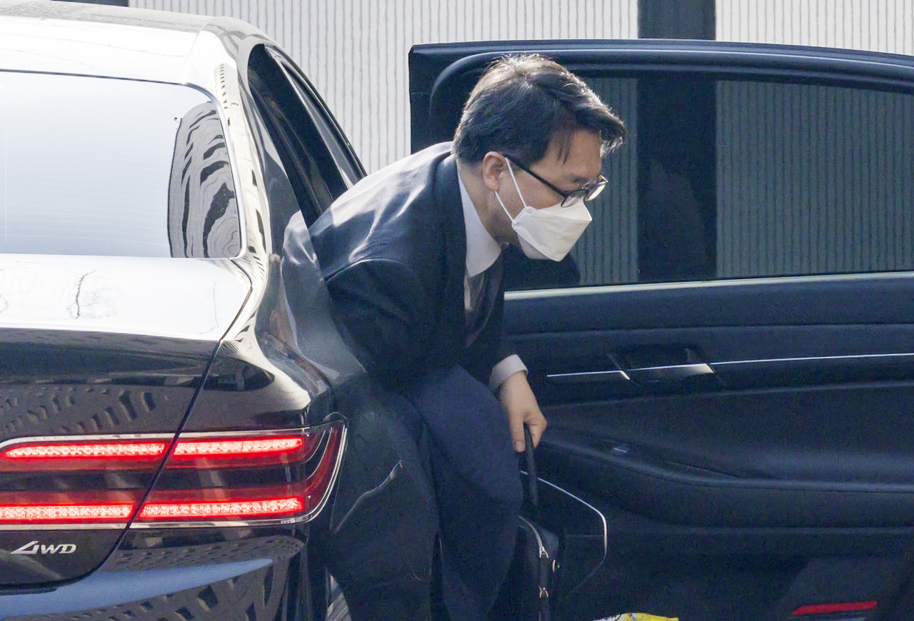 김진욱 고위공직자범죄수사처장이 지난 15일 오전 정부과천청사 고위공직자범죄수사처로 출근하고 있다. [연합]