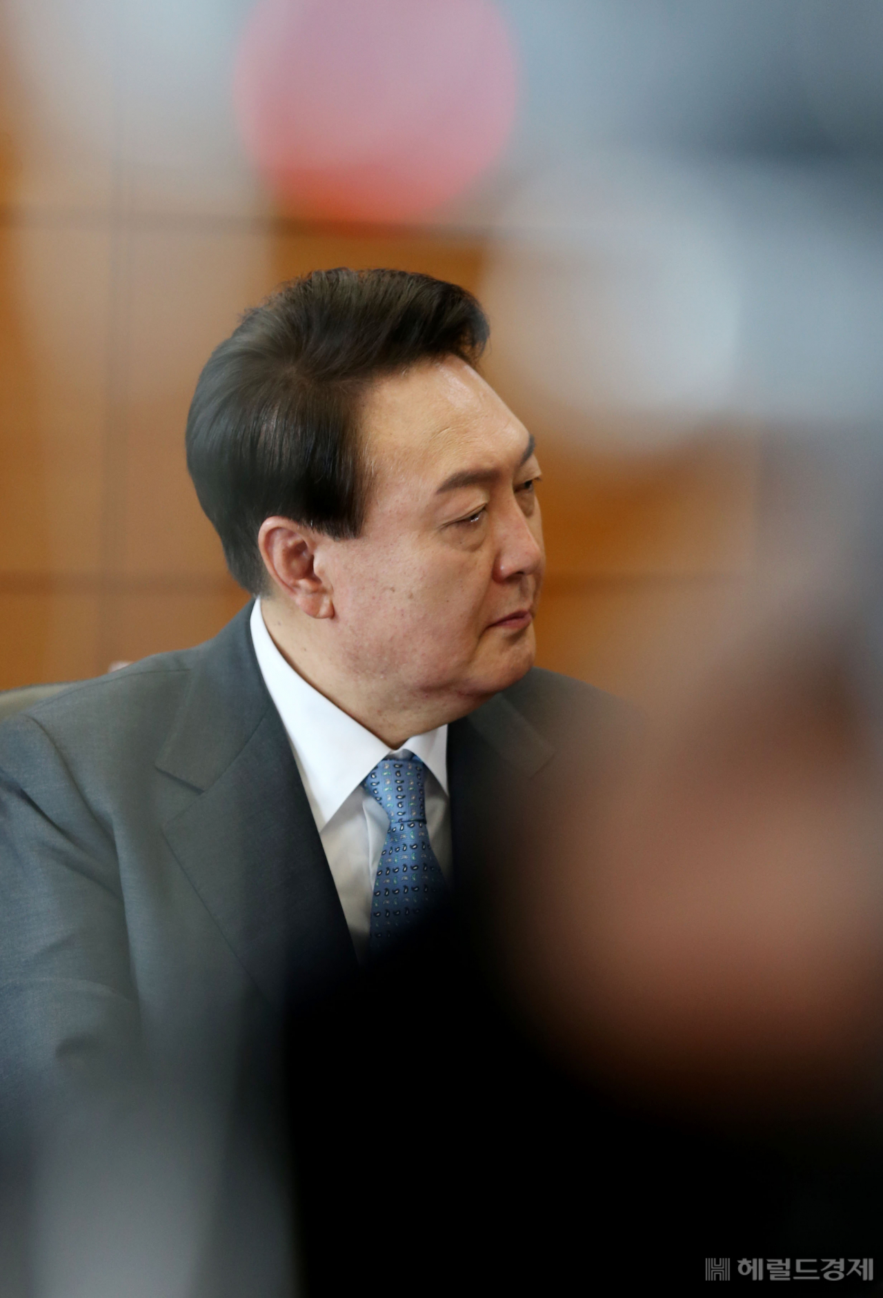 윤석열 당선인이 21일 오전 서울 종로구 통의동 대통령직 인수위원회 사무실에서 경제 6단체장들과 오찬 회동을 갖던 모습