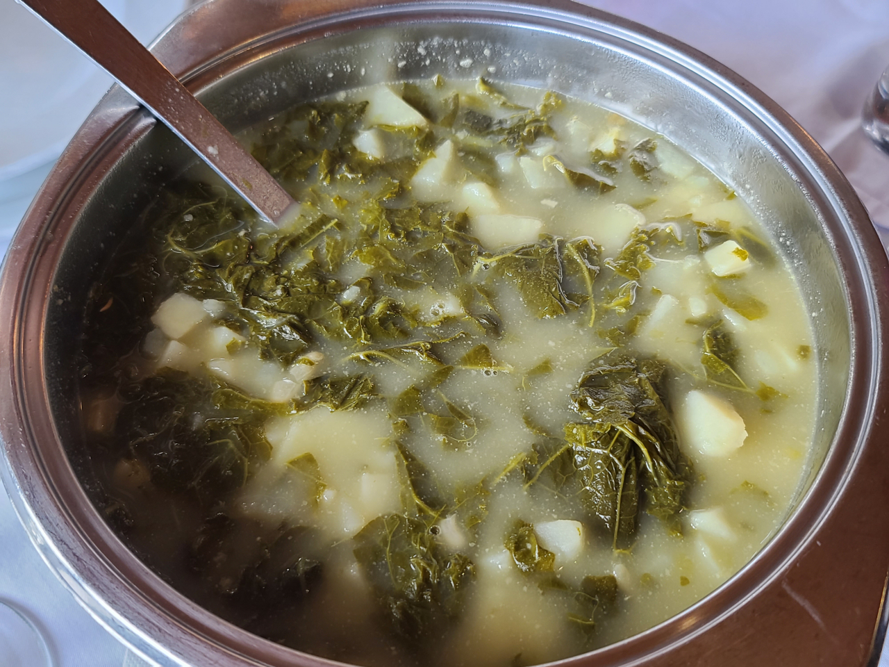 산티아고 순례지 맛집① 매콤 문어,농어회..완전 한국맛 [함영훈의 멋·맛·쉼]