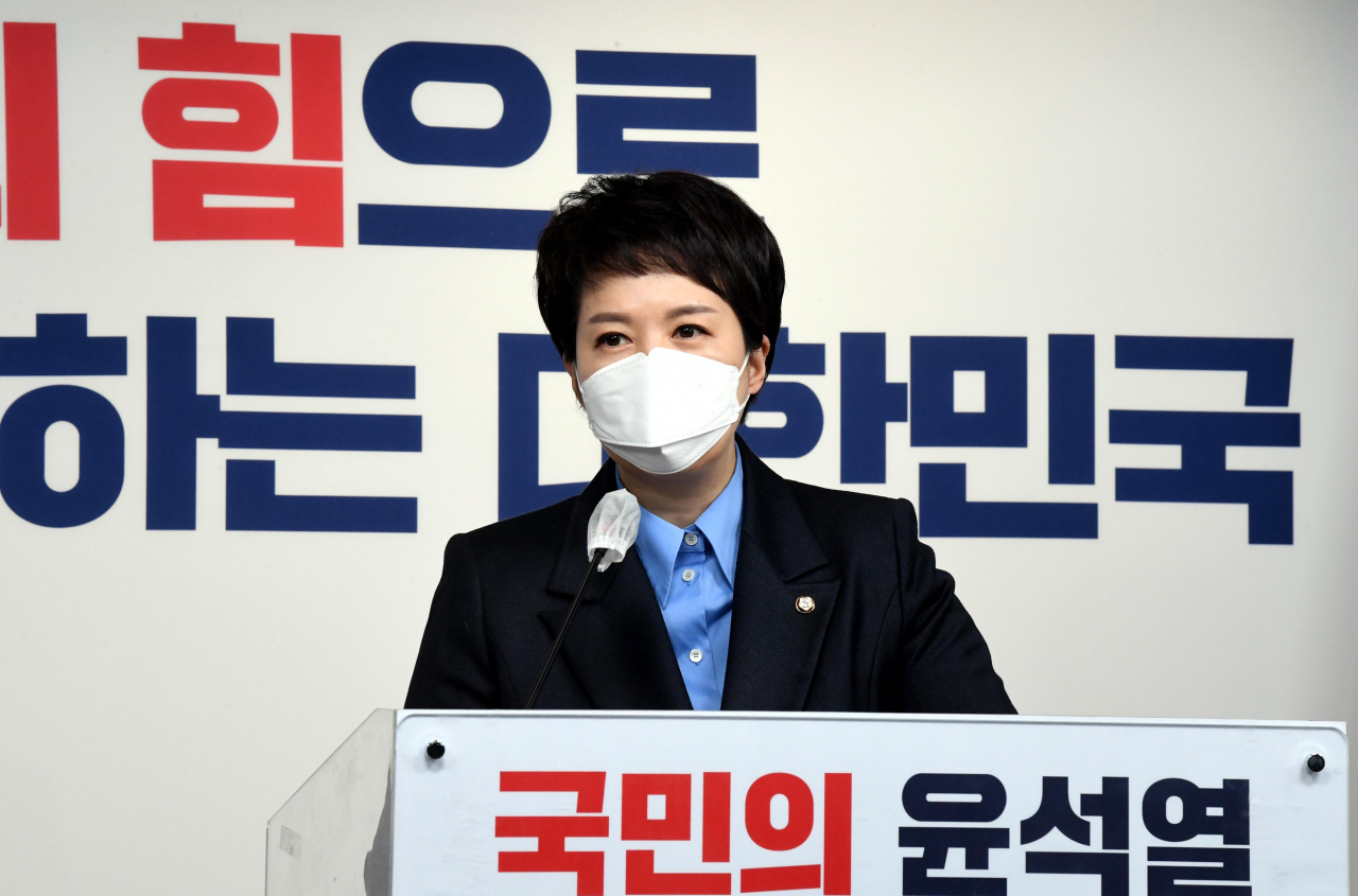 김은혜 당선인 대변인이 13일 여의도 국민의힘 당사에서 오후에 인수위 인선안을 발표할 것이라고 브리핑하고 있다. [국회사진기자단]