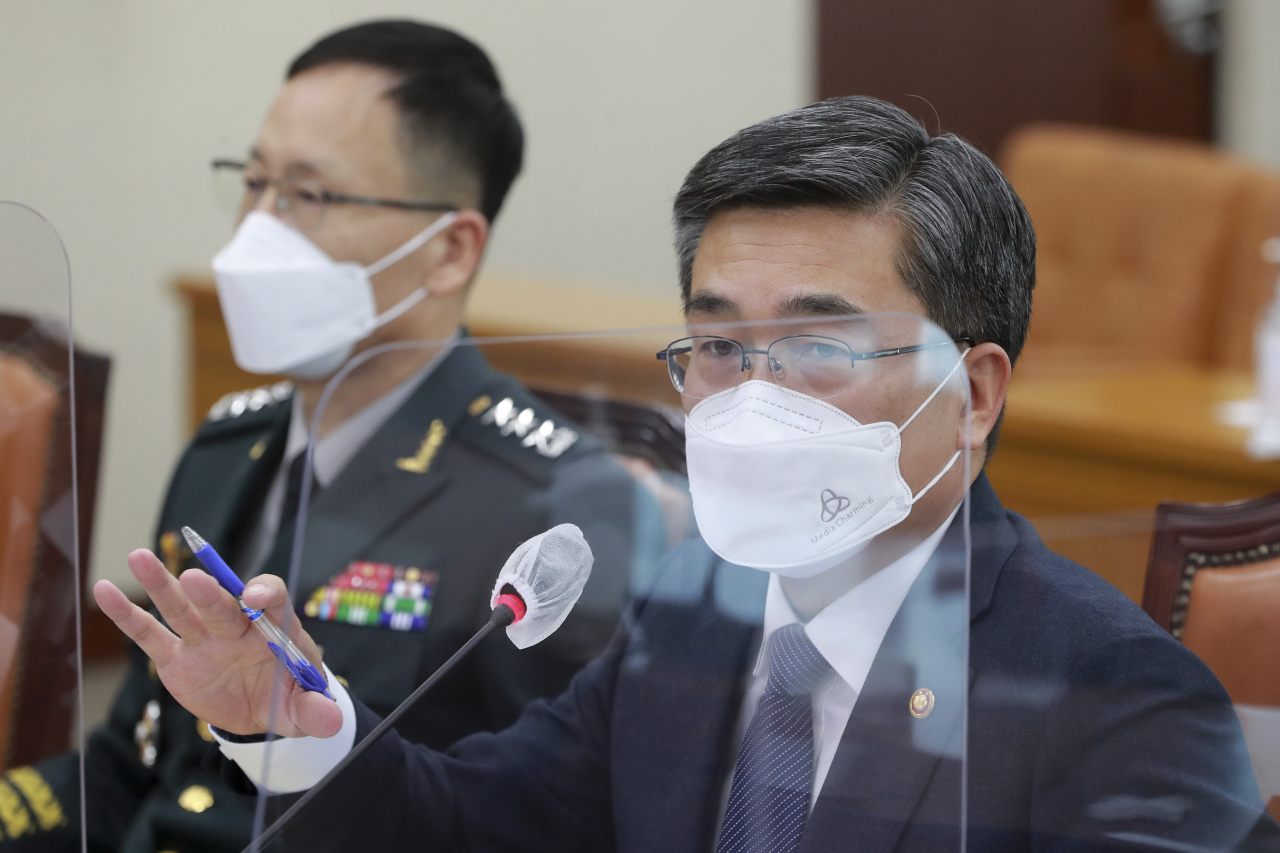서욱 국방부 장관이 22일 오전 서울 여의도 국회에서 열린 국방위원회 전체회의에서 의원 질의에 답변하고 있다. 이번 전체회의에서는 국방부 등 청사 이전 관련 긴급 현안보고가 진행됐다. [연합]