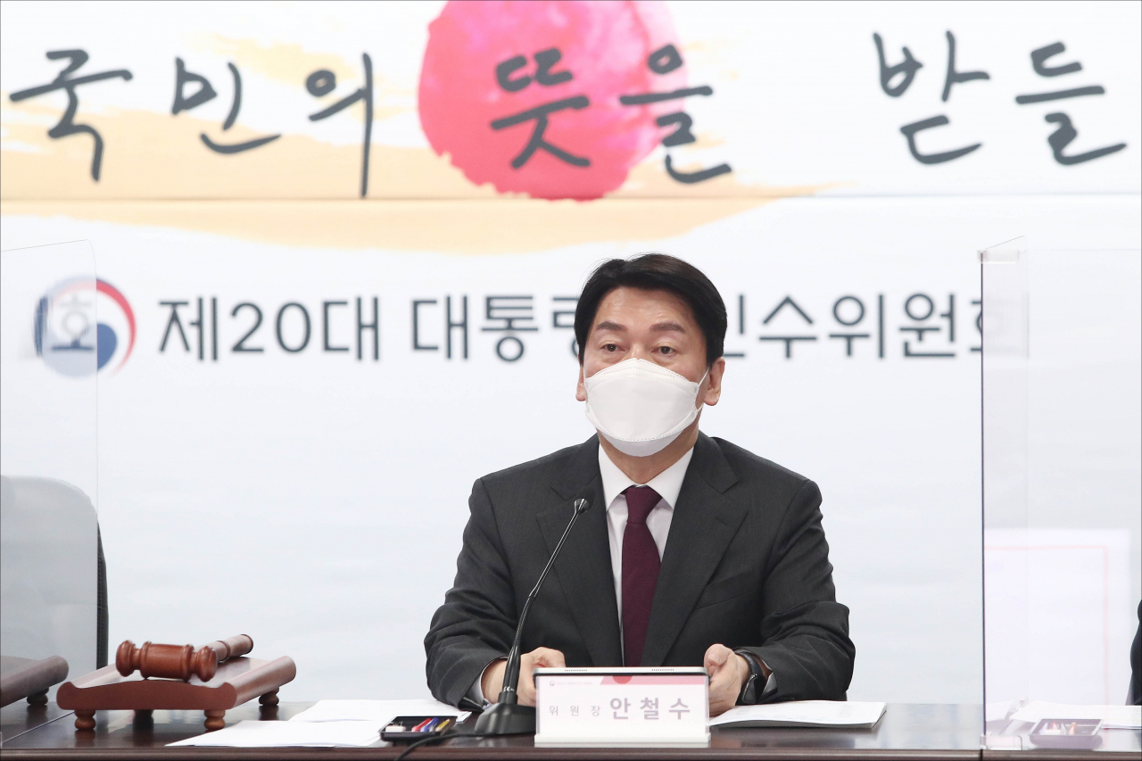 안철수 인수위원장이 지난 21일 오전 서울 종로구 통의동 인수위 사무실에서 열린 제20대 대통령직인수위원회 제2차 전체회의에서 모두발언을 하고 있다. 이상섭 기자