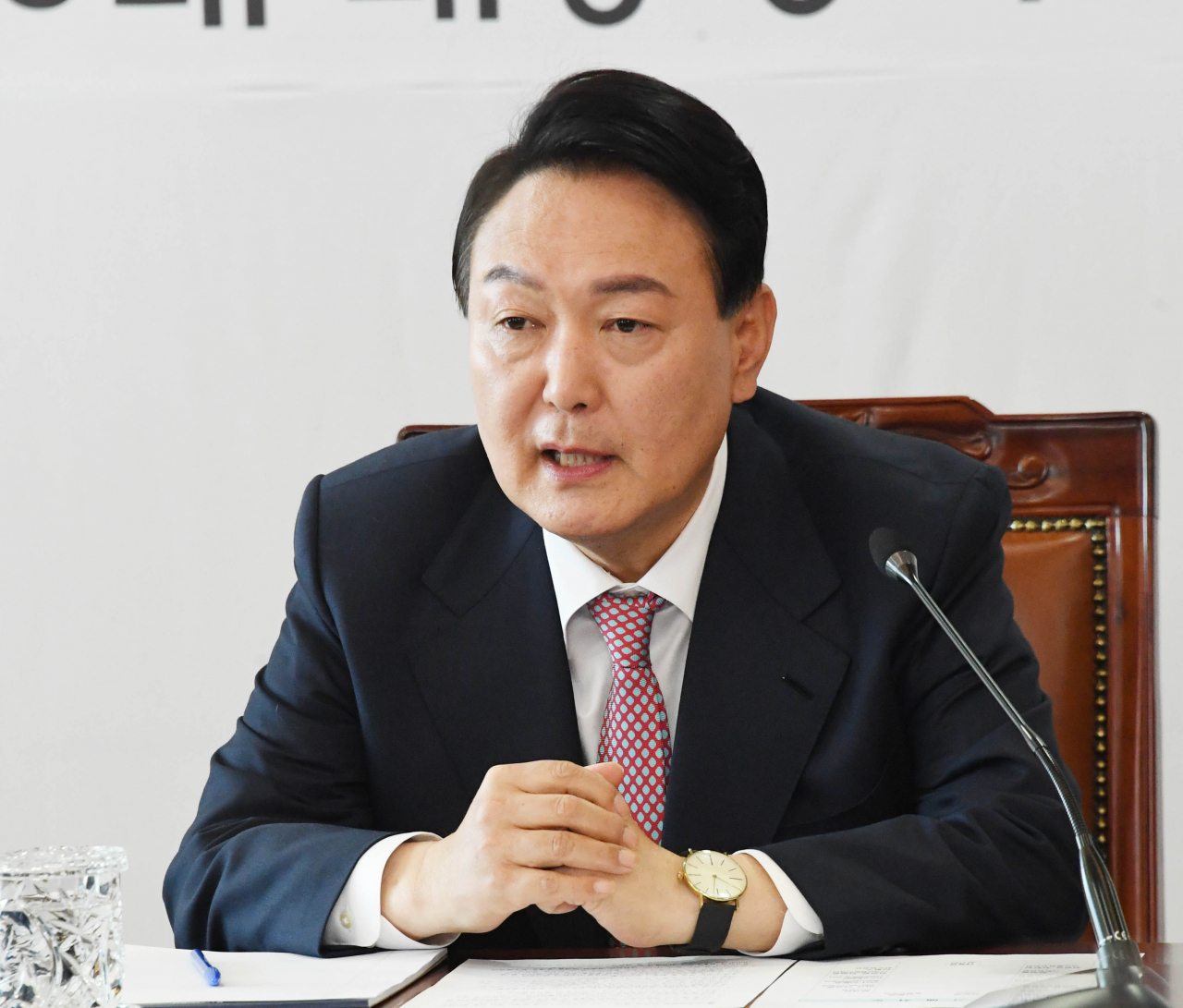 윤석열 대통령 당선인이 22일 오전 서울 종로구 통의동 대통령직 인수위원회 사무실에서 인수위 간사단 회의를 주재하고 있다. [연합]