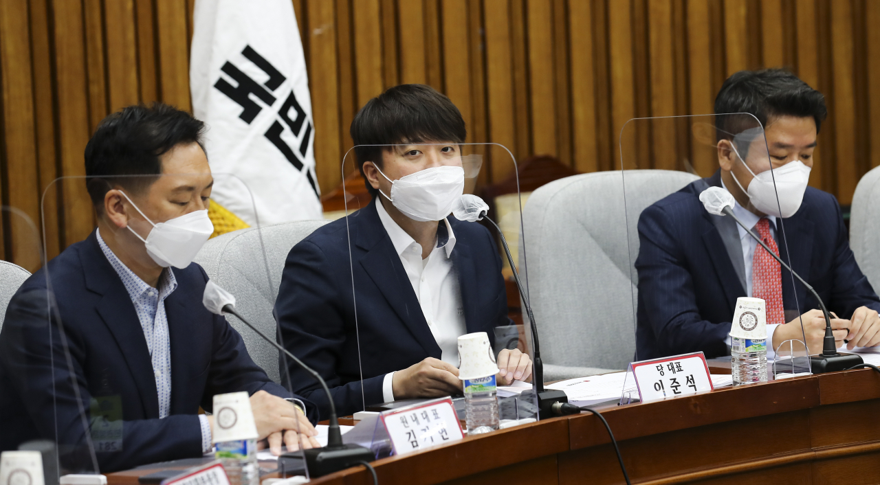 이준석(가운데) 국민의힘 대표 [연합]