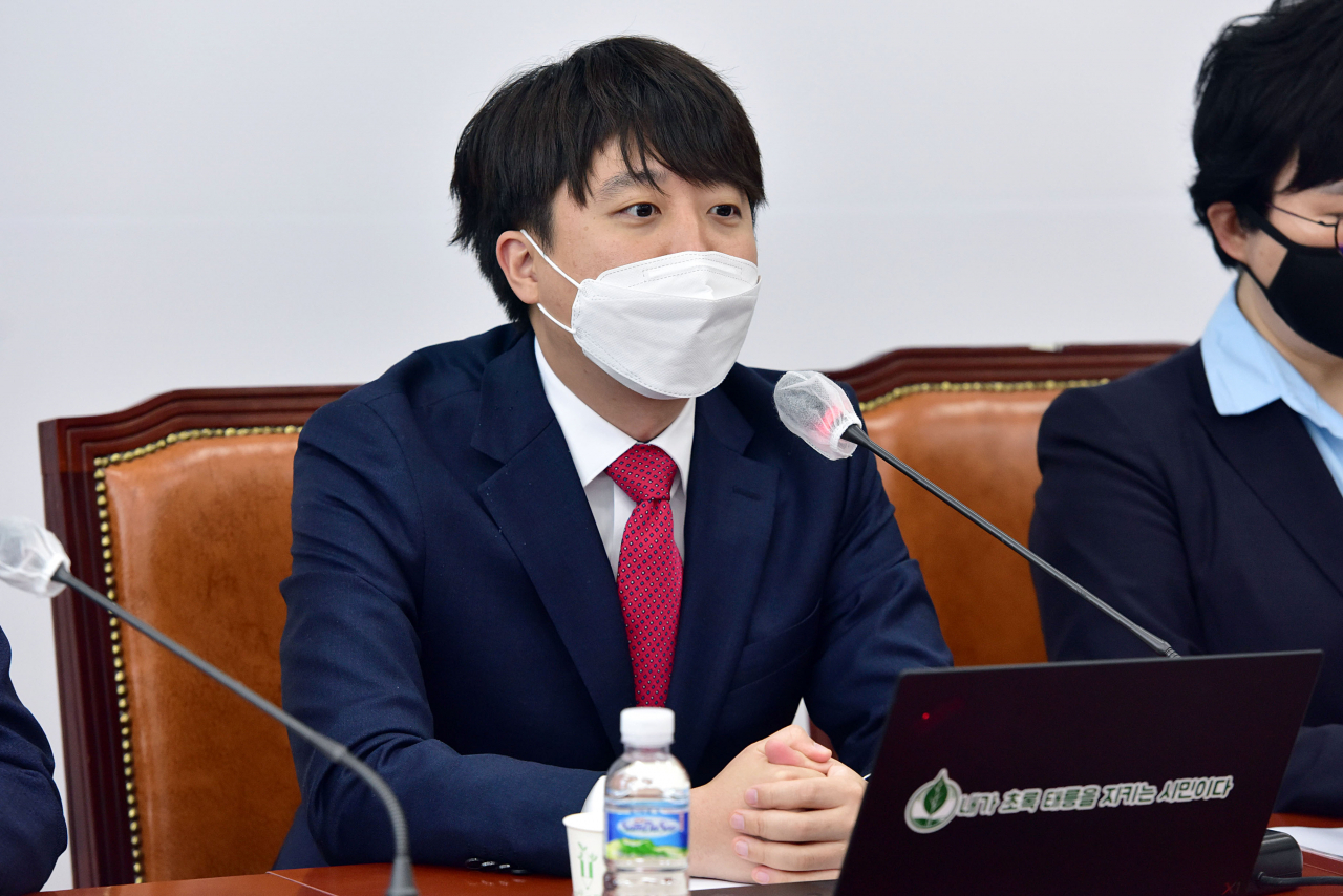 국민의힘 이준석 대표가 21일 오전 서울 여의도 국회에서 열린 최고위원회 회의에서 발언하고 있다. 연합뉴스