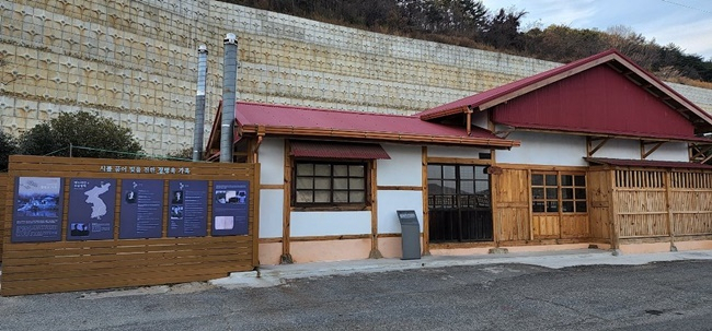 국가등록문화재에 등재된 광양시 망덕포구 정병옥 가옥.