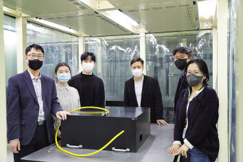 3kW 광섬유 레이저 광원을 개발한 생기원, 한양대 연구팀. [한국생산기술연구원 제공]