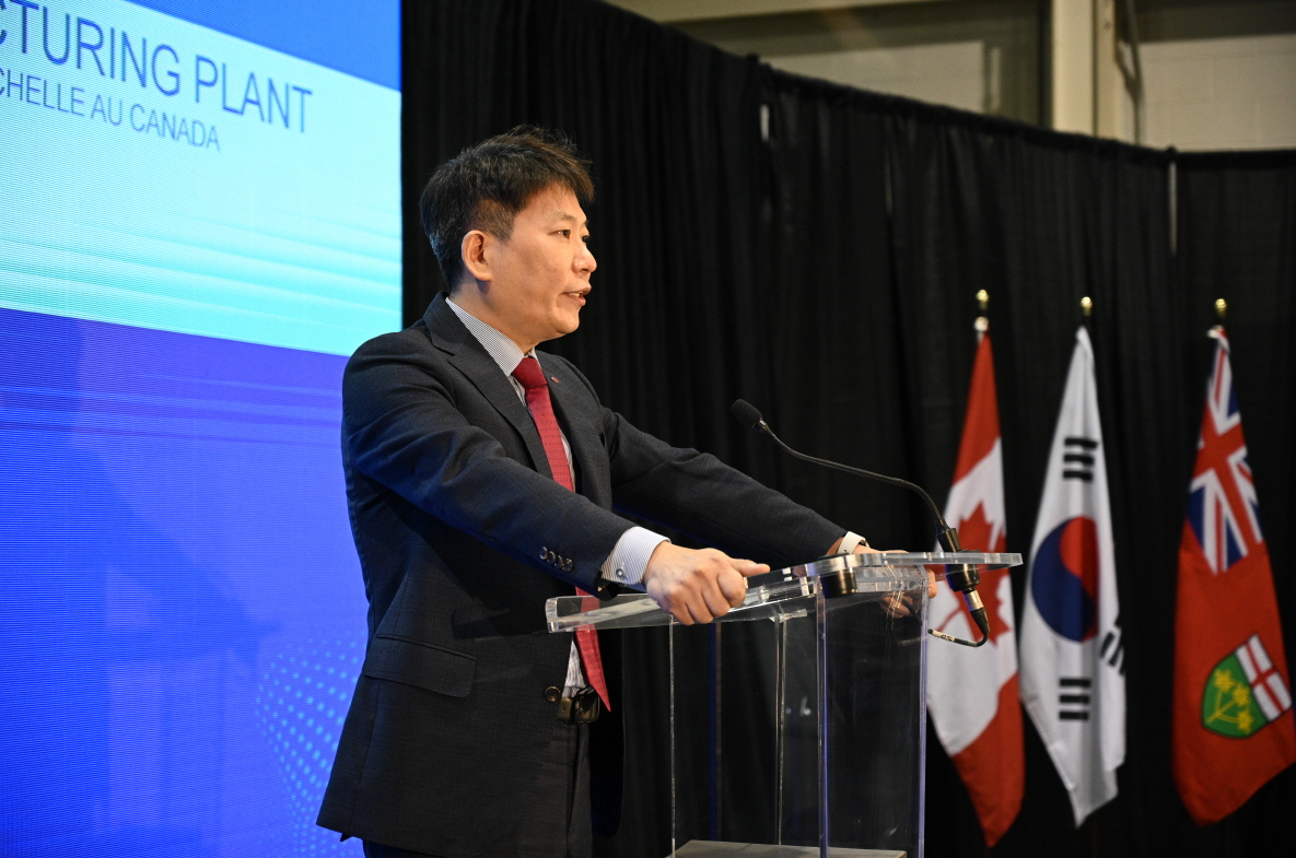 김동명 LG에너지솔루션 자동차전지사업부장 부사장이 23일(현지시간) 온타리오주 윈저시에서 개최한 ‘LG에너지솔루션-스텔란티스 합작공장’ 투자 발표 행사에서 발표를 하고 있다. [LG에너지솔루션 제공]