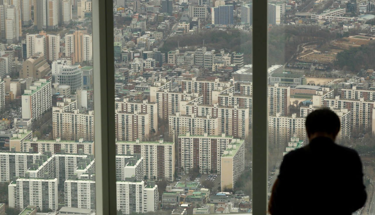 서울 송파구 롯데월드타워 전망대 서울스카이에서 바라본 서울 시내 아파트. [연합뉴스]