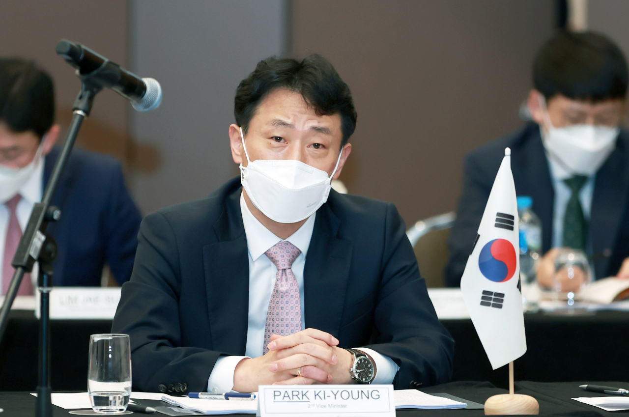 박기영 산업통상자원부 제2차관(수석대표)이 지난달 24일 호주 캔버라 하얏트호텔에서 열린 '제1차 핵심광물 워킹그룹 회의'에서 인사말을 하고 있다. 이날 회의에는 조 에반스 호주 산업과학에너지자원부 차관보(수석대표), 황규연 광해광업공단 사장을 비롯한 한-호주 양국 정부와 광물 관련 유관기관 전문가 및 관계자들이 참석했다. [산업통상자원부 제공]