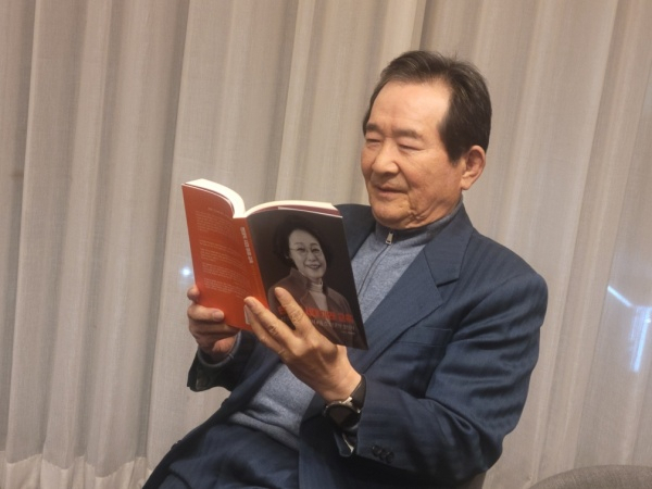 정세균 전 국무총리는 6월 1일 치러지는 박혜자 광주시교육감 예비후보의 후원회장을 맡아 지원한다.