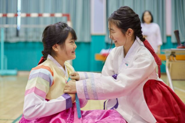 초중고 한복문화 교육 지원 사업_(사진 제공 한국공예문화디자인진흥원)