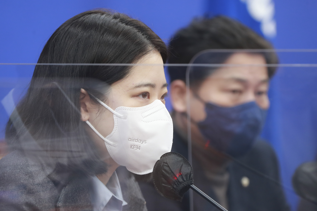 더불어민주당 박지현 공동비대위원장이 24일 오전 서울 여의도 국회에서 열린 정개특위 기자간담회에서 발언하고 있다. [연합]