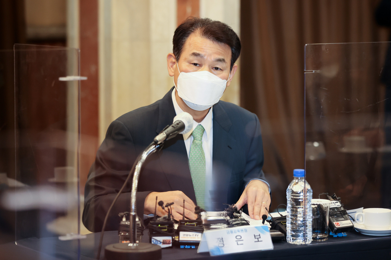 FSS chief Jeong Eun-bo speaks during a meeting with heads of major banks in Seoul on Nov 9, 2021. (Yonhap)