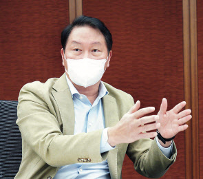 최태원 대한상공회의소 회장이 지난 23일 오후 서울 중구 대한상의 건물에서 기자간담회를 하는 모습. [대한상의 제공]