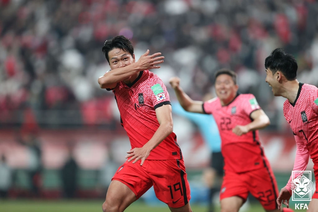 추가골을 터뜨린 김영권(왼쪽).[대한축구협회 제공]
