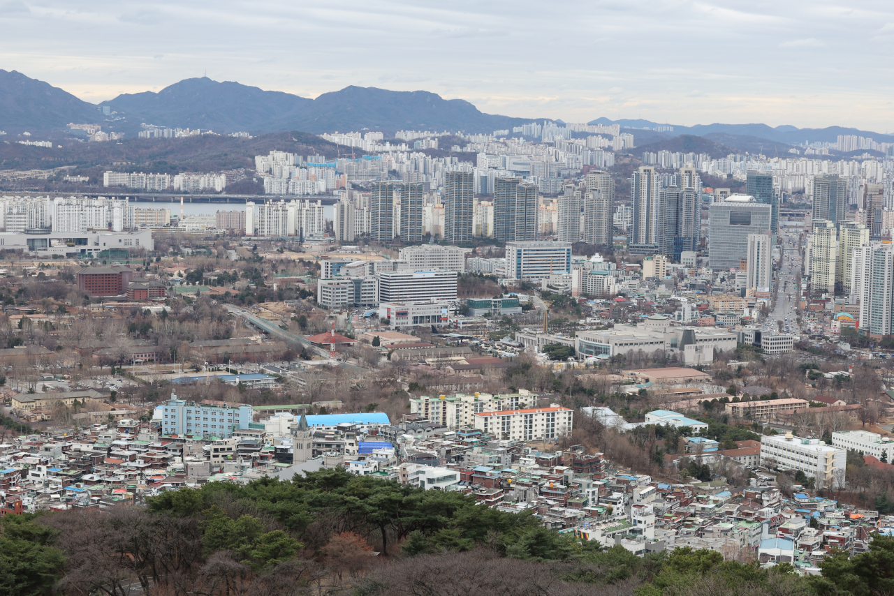 서울 남산에서 바라본 용산구 국방부 일대 전경. [연합]
