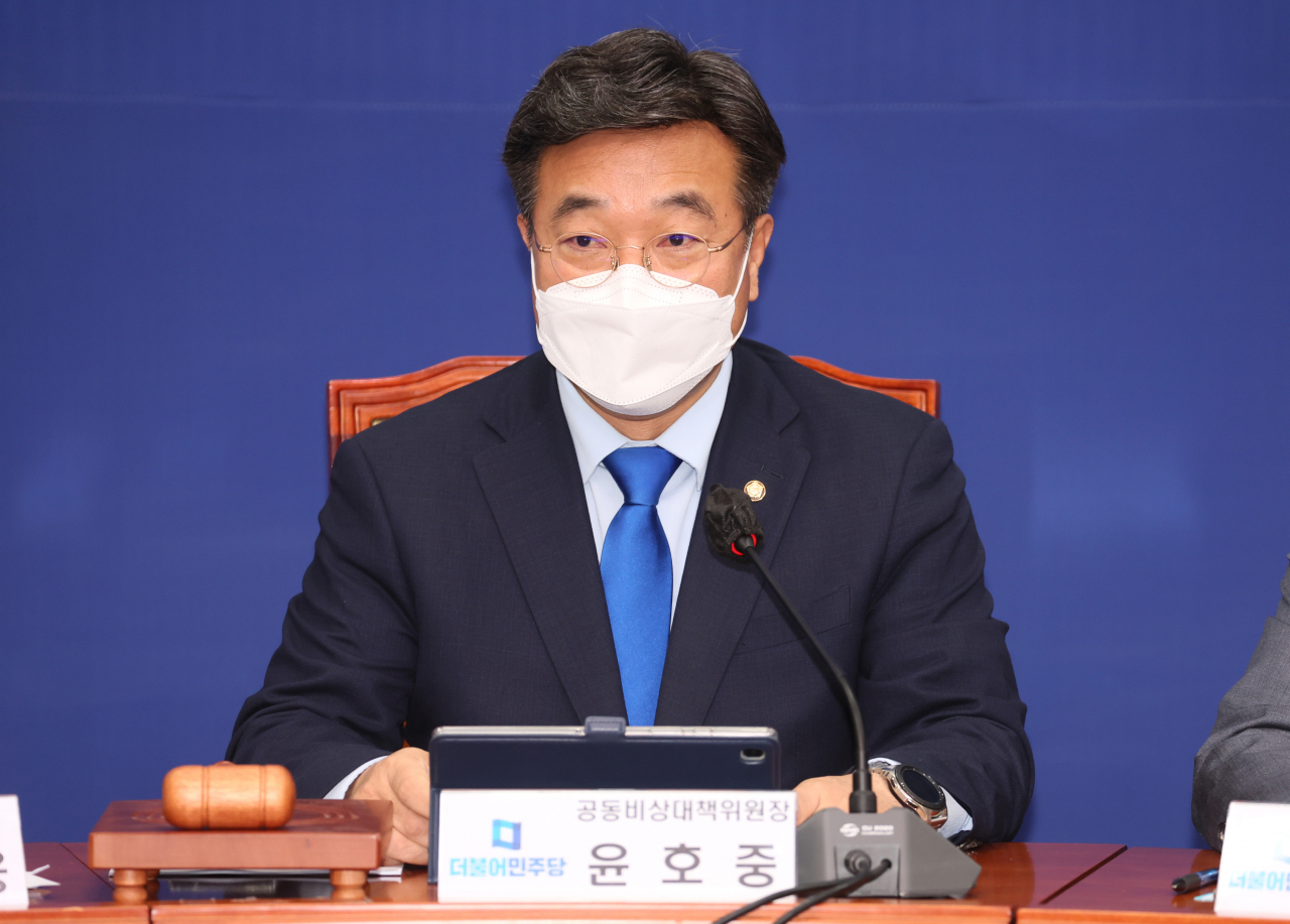 더불어민주당 윤호중 공동비상대책위원장이 25일 국회 대표실에서 열린 비상대책위원회 회의에서 발언하고 있다. 연합뉴스