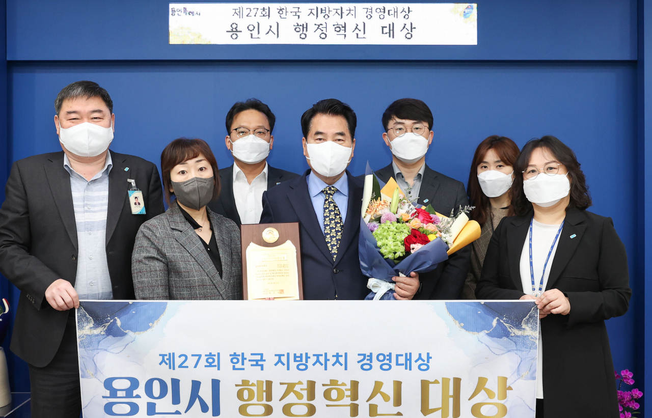 용인시(시장 백군기)는 25일 한국지방자치경영대상에서 ‘행정혁신’ 부문 대상을 받았다.