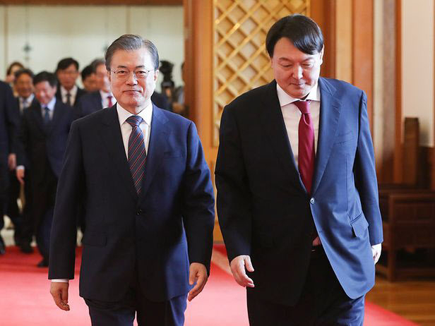 문재인 대통령과 윤석열 대통령 당선인 (당시 검찰총장)