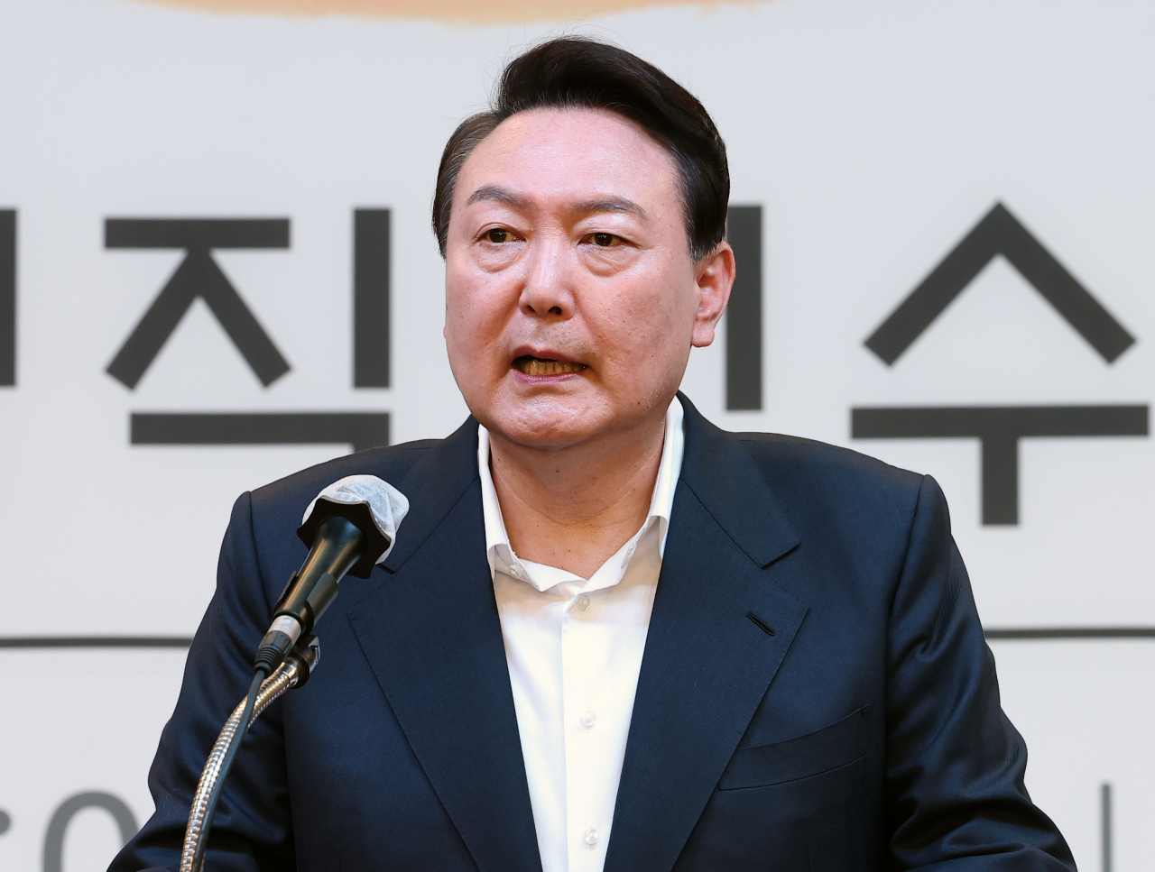 윤석열 대통령 당선인이 26일 오후 서울 마포구 서울창업허브에서 열린 제20대 대통령직인수위원회 워크숍에서 인사말을 하고 있다. [연합]