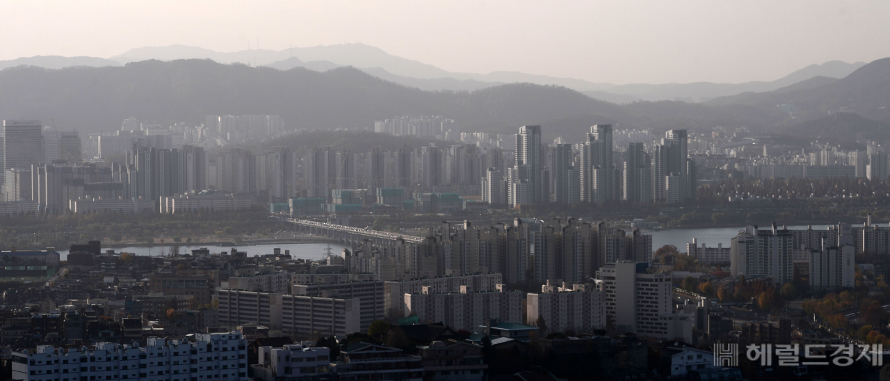 남산에서 바라본 서울 반포 지역 아파트 일대. 박해묵 기자