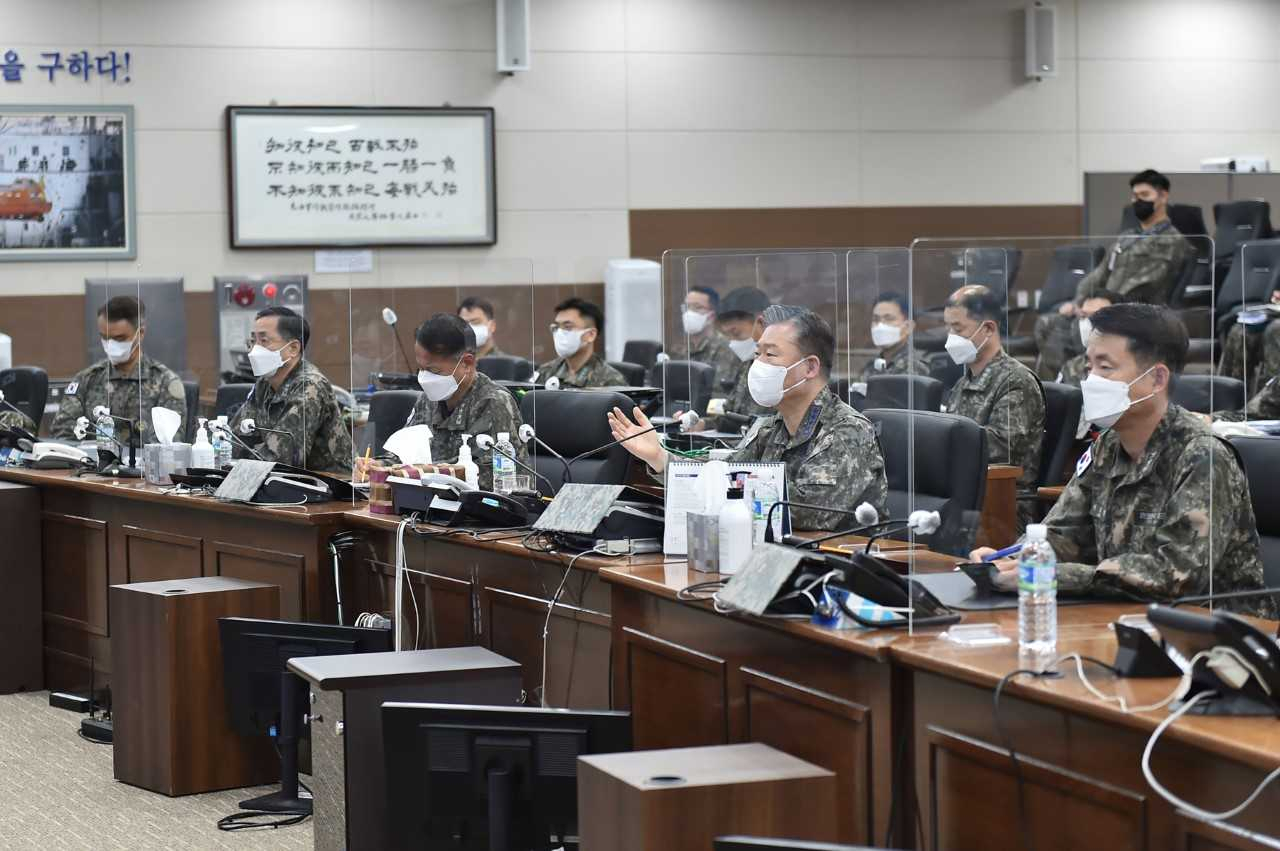 원인철 합참의장은 28일 해군작전사령부를 방문해 군사대비태세를 점검하고 장병들을 격려했다. [합동참모본부 제공]