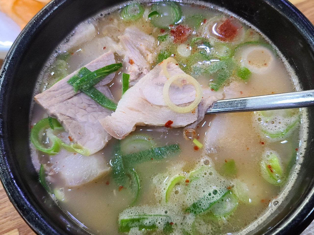 이바구길 인근 영동국밥집 쫀득한 돼지국밥