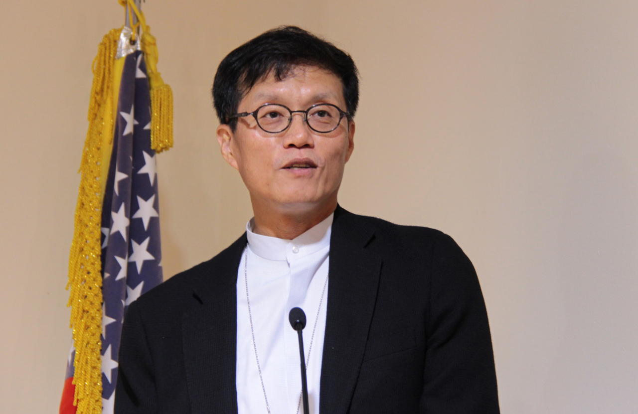 This undated file photo shows Rhee Chang-yong, director of the International Monetary Fund's Asia and Pacific department, whom President Moon Jae-in nominated as the new head of the Bank of Korea (BOK) last Wednesday. (Yonhap)