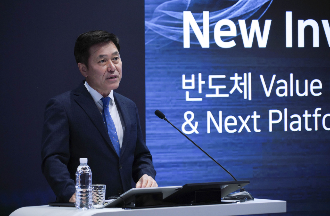박정호 SK스퀘어 대표이사 부회장이 28일 SK스퀘어 제1기 정기 주주총회에서 주주들에게 회사 비전을 설명하고 있다. [SK스퀘어 제공]