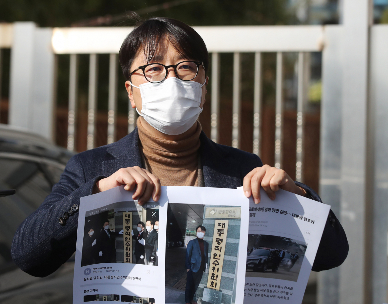 대통령직인수위원회 과학기술교육분과 실무위원에서 해촉된 조상규 변호사가 29일 오전 서울 종로구 통의동에 위치한 대통령직인수위원회 앞에서 소명 기자회견을 하고 있다. [박해묵 기자]