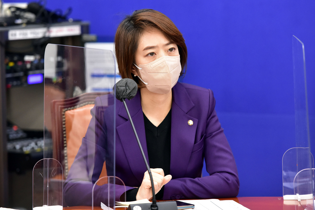 더불어민주당 고민정 원내 전략 부대표가 29일 서울 여의도 국회에서 열린 원내대책회의에서 발언하고 있다. [연합]