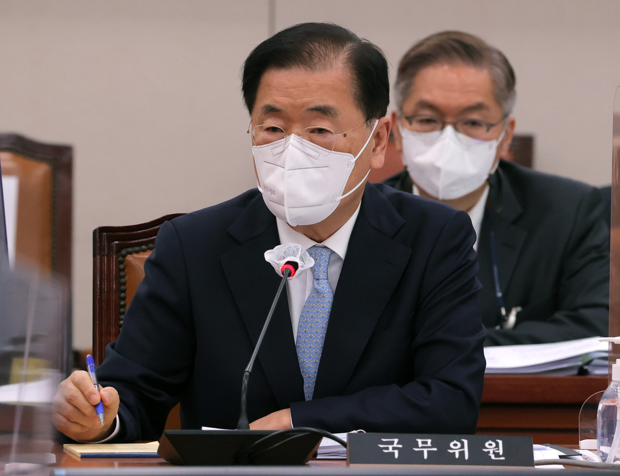정의용 외교부 장관이 28일 서울 여의도 국회에서 열린 외교통일위원회 전체회의 '북한의 장거리 미사일 발사에 관한 긴급현안보고' 에서 질의에 답변하고 있다. [연합]