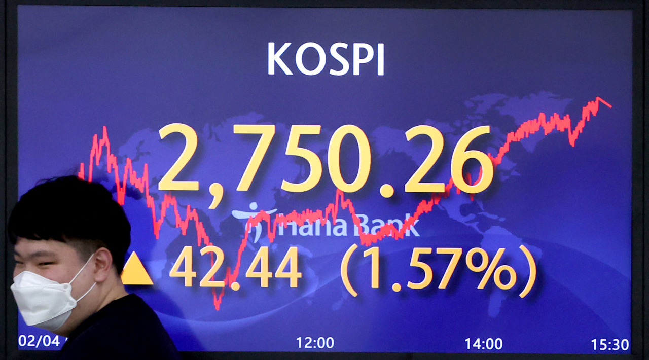 An electronic board showing the Korea Composite Stock Price Index (Kospi) at a dealing room of the Hana Bank headquarters in Seoul on Wednesday. (Yonhap)