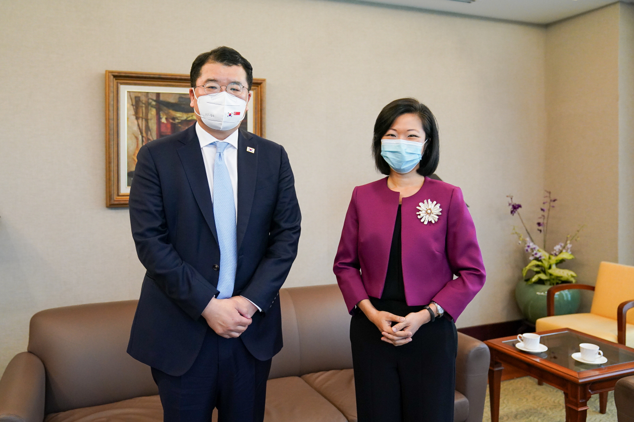 최종건 외교부 1차관이 30일 심 앤 싱가포르 외교부 선임국무장관과 면감을 했다. [외교부 제공]