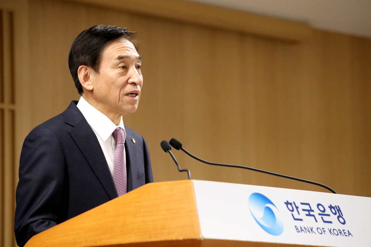 이주열 한국은행 총재(왼쪽)가 23일 오후 서울 중구 한국은행에서 열린 송별 기자간담회에서 발언하고 있다. [연합]