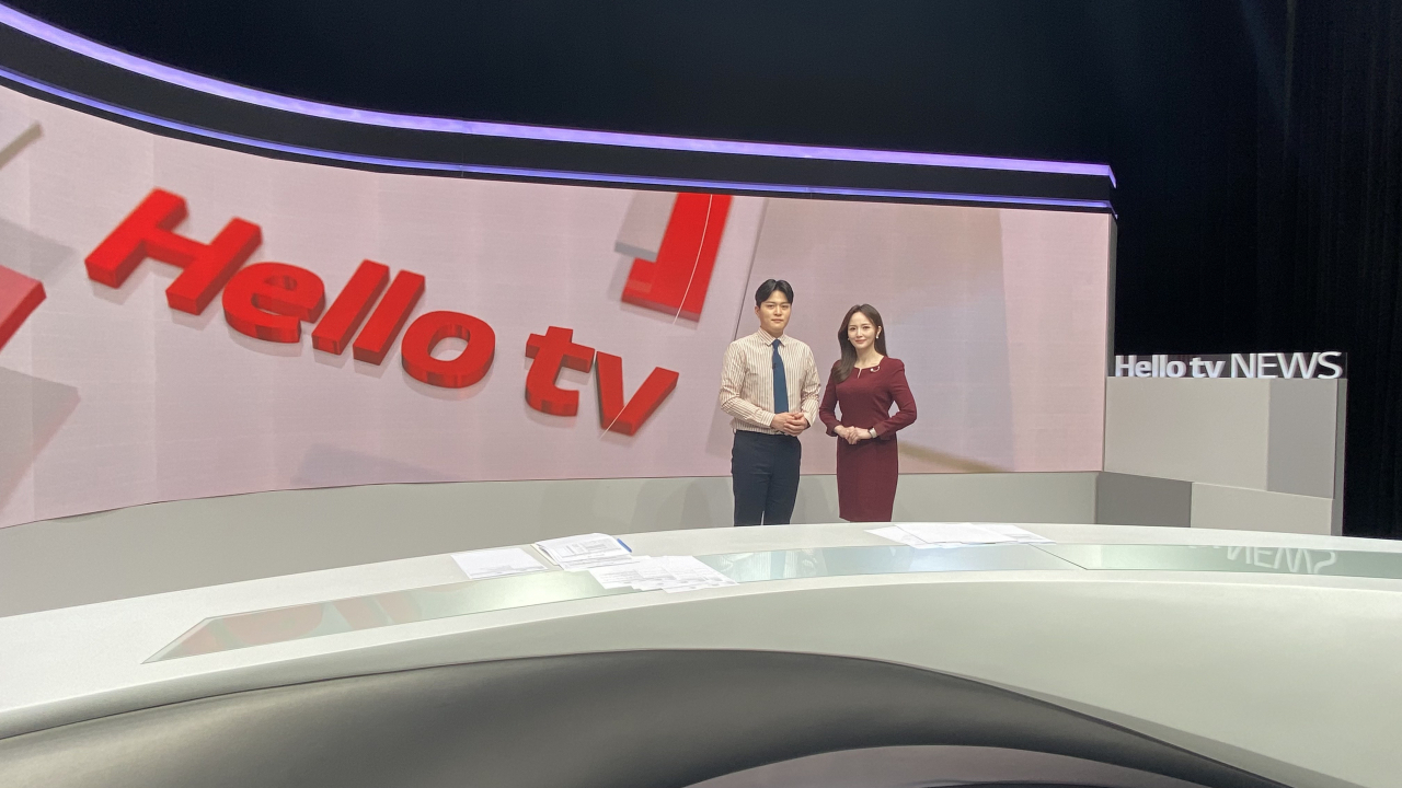 LG헬로비전이 지역 밀착형 뉴스프로그램 ‘헬로TV뉴스’를 내달 4일부터 전면 개편한다고 31일 밝혔다. 사진은 LG헬로비전 지역채널 ‘헬로TV뉴스’ 녹화가 진행되는 스튜디오.[LG헬로비전 제공]