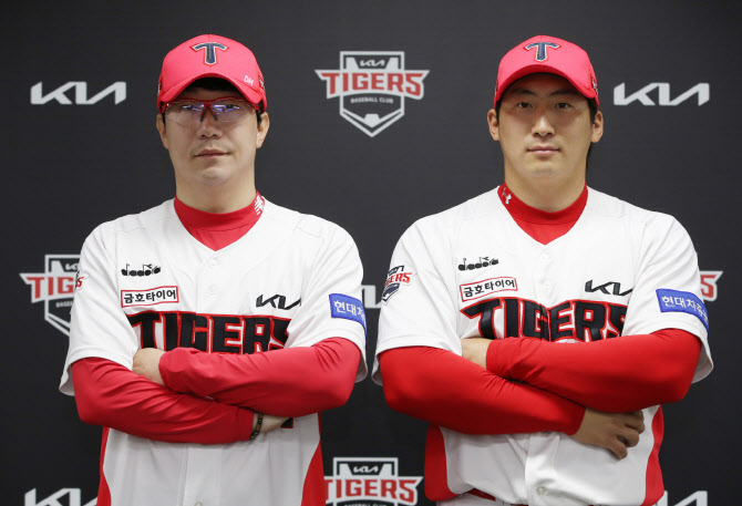 KIA타이거즈가 올 시즌 유니폼 오른쪽 가슴에 금호타이어 로고를 달고 뛴다.