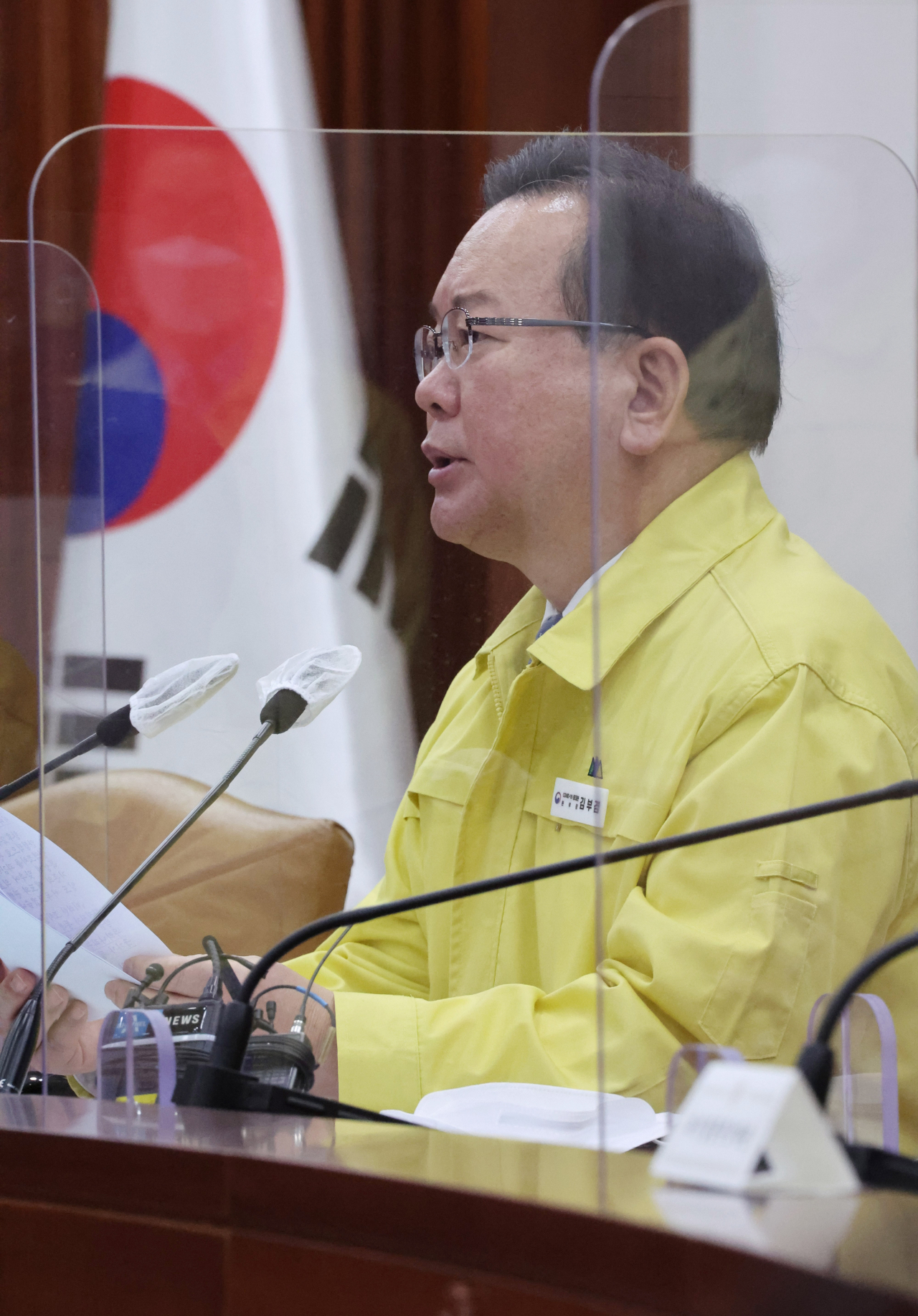 김부겸 국무총리가 1일 정부서울청사에서 열린 코로나19 대응 중앙재난안전대책본부 회의를 주재하고 있다. [연합]