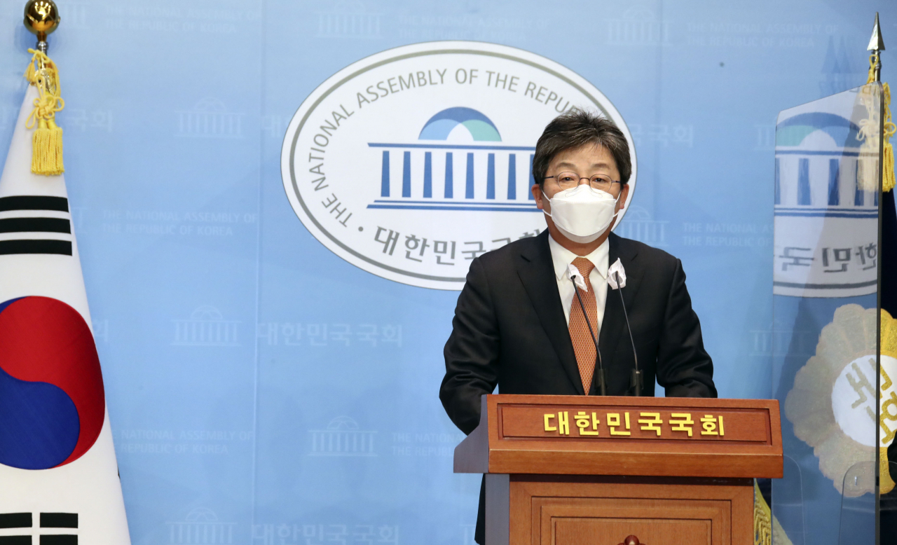 유승민 국민의힘 전 의원이 31일 오후 국회 소통관에서 기자회견을 열고 6·1 지방선거 경기도지사 출마를 선언하고 있다. [연합]