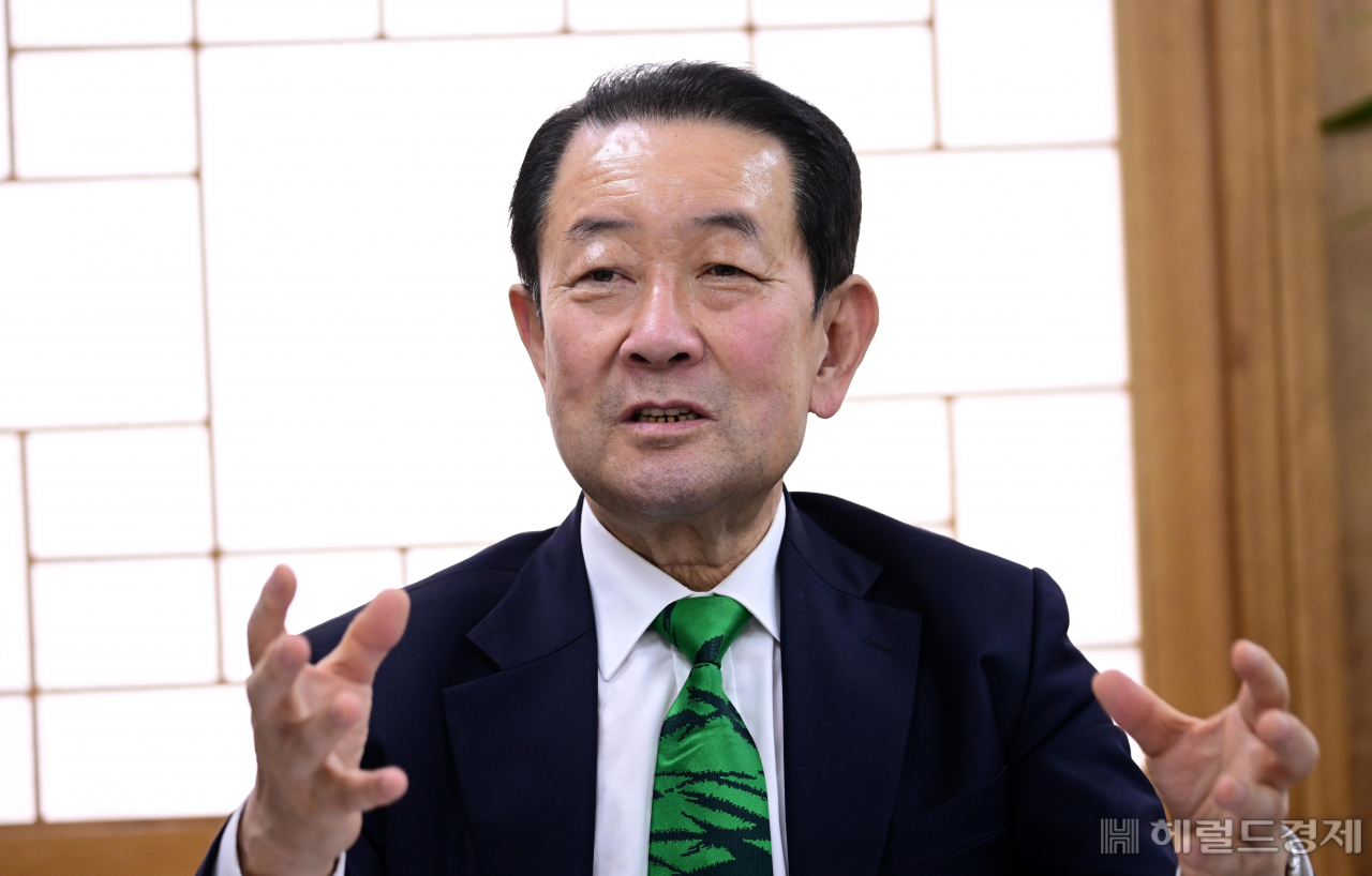 지난달 31일 오후 정부서울청사 대통령취임준비위원장실에서 박주선 대통령취임준비위원장이 본지와 인터뷰를 하고 있다. 이상섭 기자